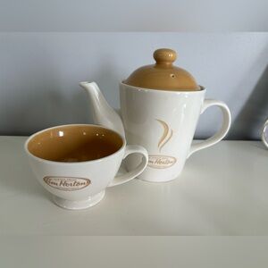 NWOT vintage Tim Hortons teapot and teacup
